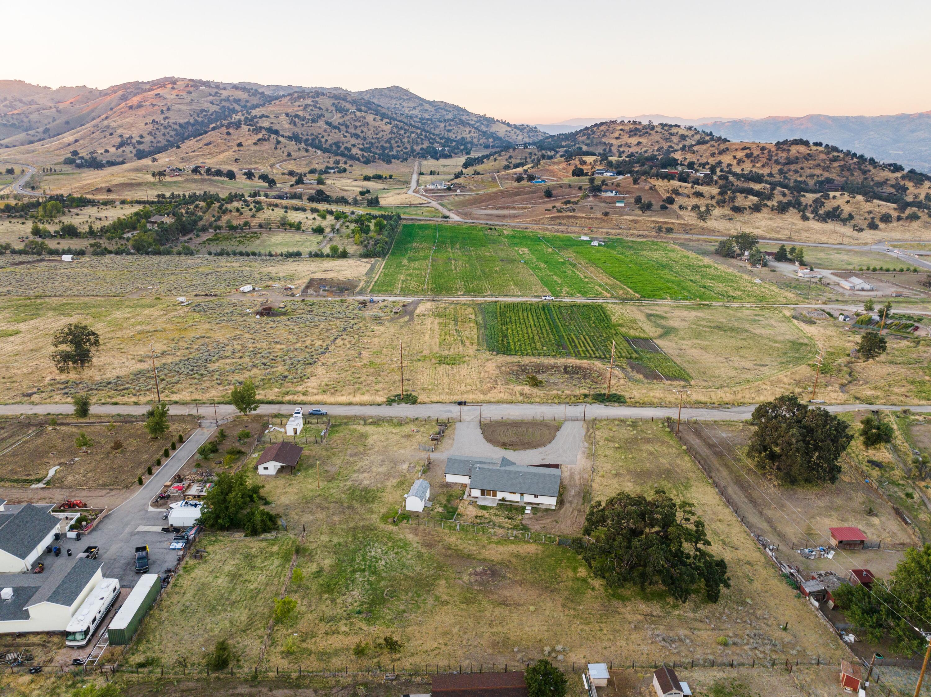 22218 Highline Road Tehachapi, CA 93561 - Photo 8 of 35 DJI_0822