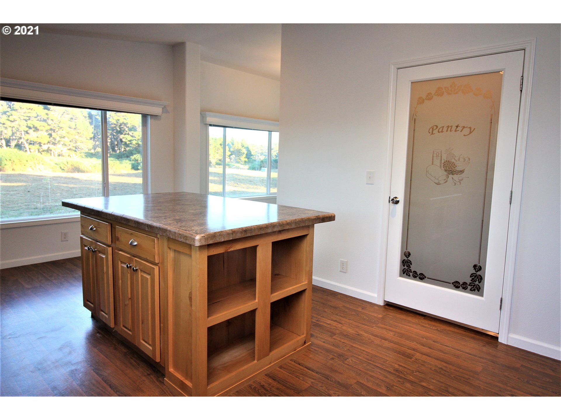 54771 Franklin Road Bandon, OR 97411 - Photo 4 of 19 Gallery Image 4