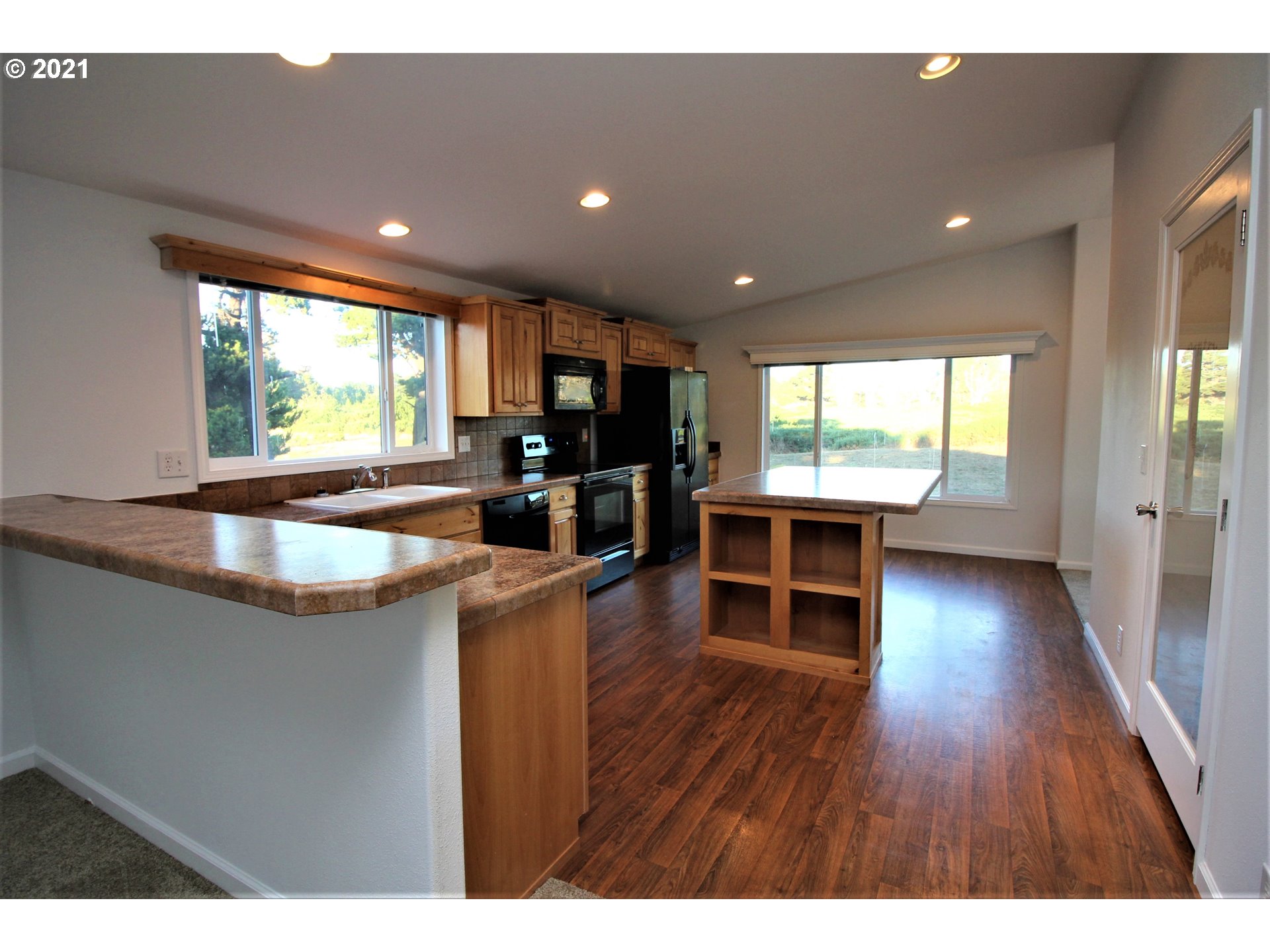 54771 Franklin Road Bandon, OR 97411 - Photo 6 of 19 Gallery Image 6