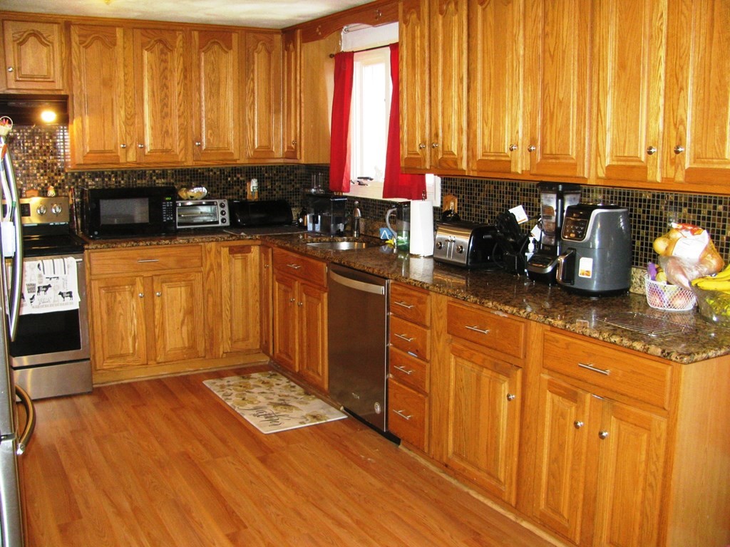 18 Maple Road Randolph, MA 02368 - Photo 5 of 24 Gallery Image 5