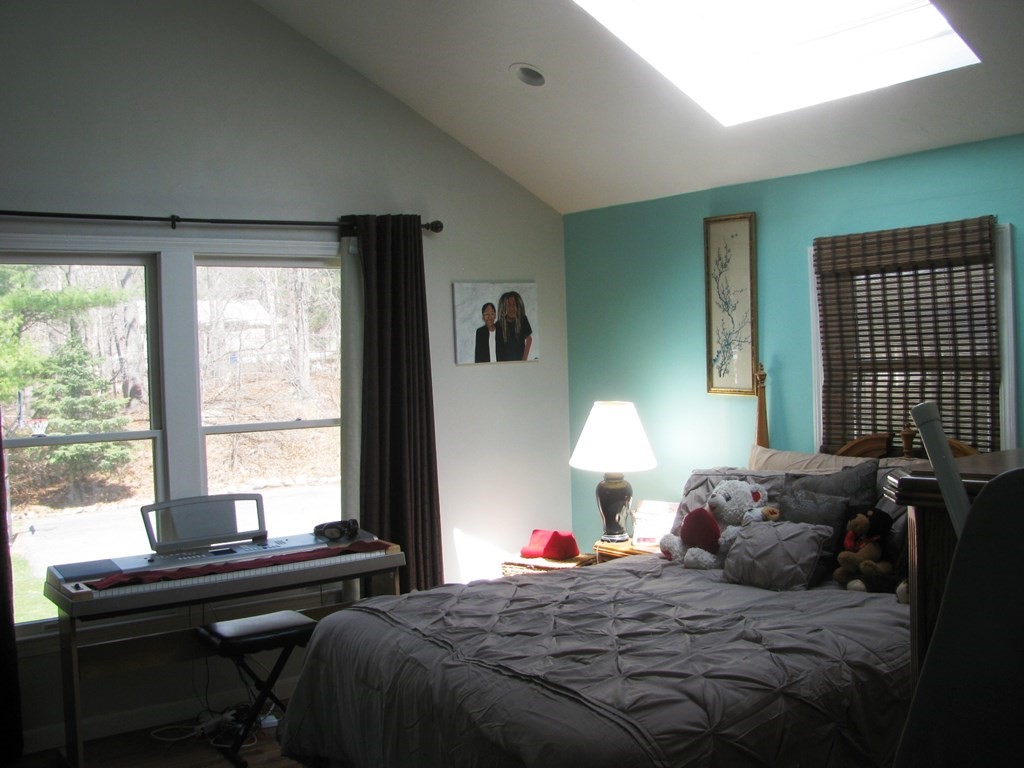 18 Maple Road Randolph, MA 02368 - Photo 10 of 24 Gallery Image 10