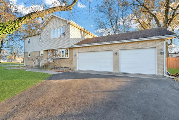 $440,000 | 7435 West 74th Street, Bridgeview, IL 60455