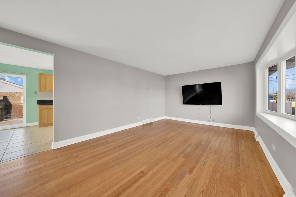 7435 West 74th Street Bridgeview, IL 60455 - Photo 3 of 34