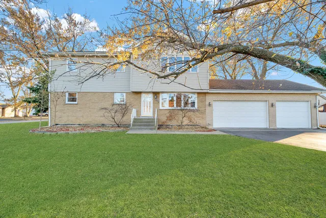 $440,000 | 7435 West 74th Street, Bridgeview, IL 60455
