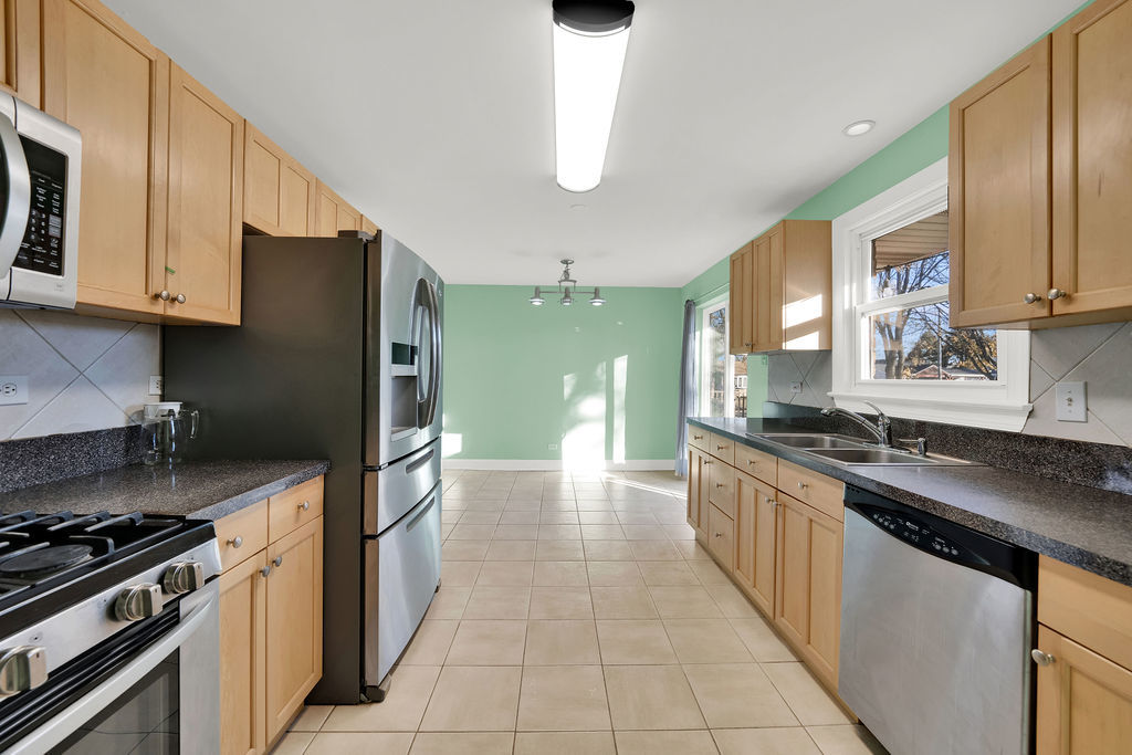 7435 West 74th Street Bridgeview, IL 60455 - Photo 4 of 34