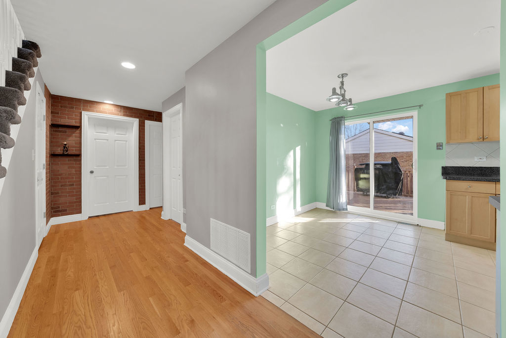 7435 West 74th Street Bridgeview, IL 60455 - Photo 7 of 34