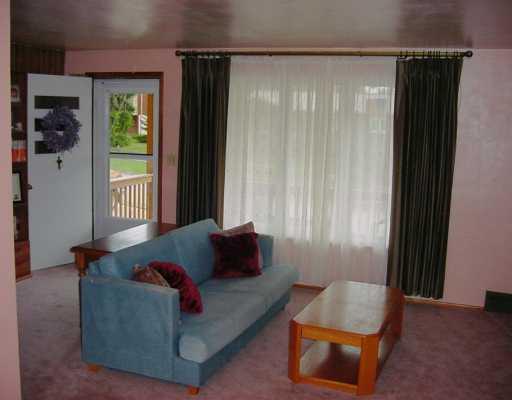 700 Pettigrew Road North Huntingdon, PA 15642 - Photo 4 of 8 Living Room.