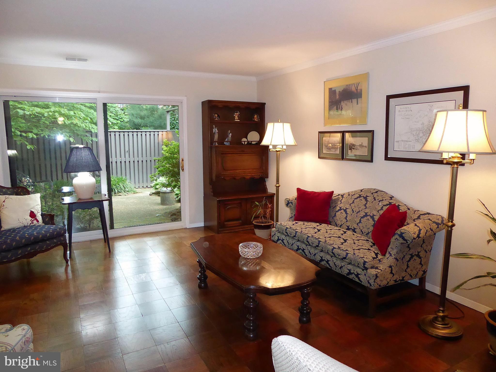 1731 Ivy Oak Square, Unit 9 Reston, VA 20190 - Photo 5 of 30 Living Room