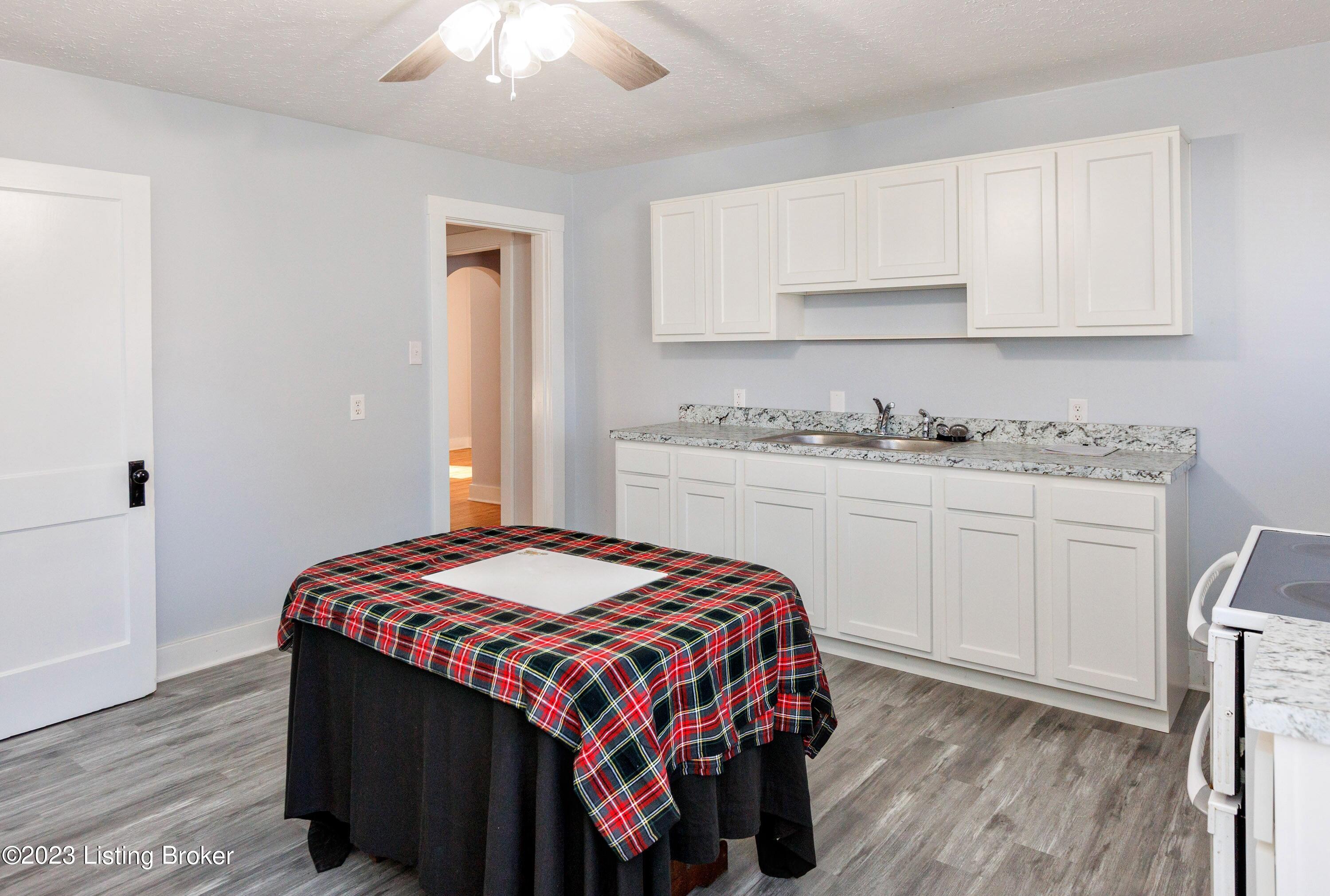 4515 Dover Road Louisville, KY 40216 - Photo 10 of 39 New countertops