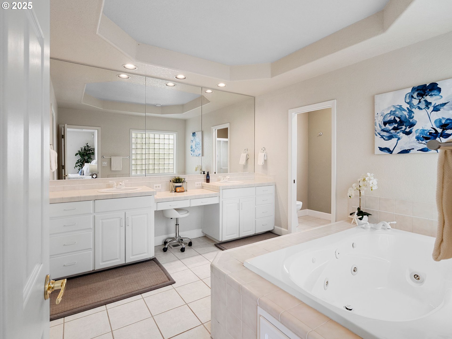 12887 Southwest Ridgefield Lane Portland, OR 97223 - Photo 26 of 45 Owner's Suite Bathroom