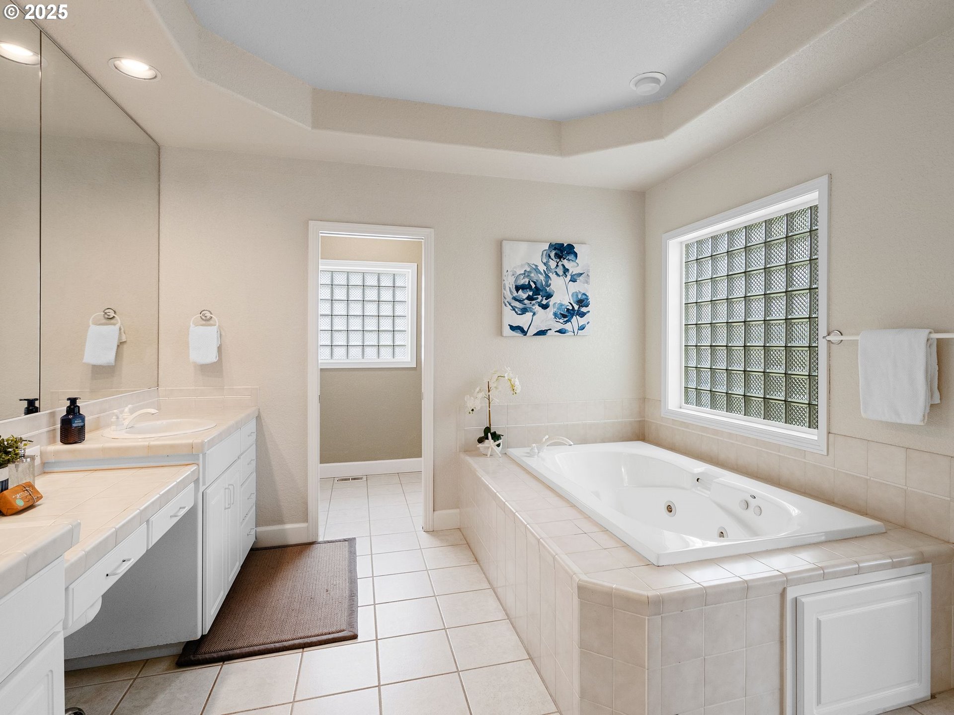 12887 Southwest Ridgefield Lane Portland, OR 97223 - Photo 27 of 45 Owner's Suite Bathroom