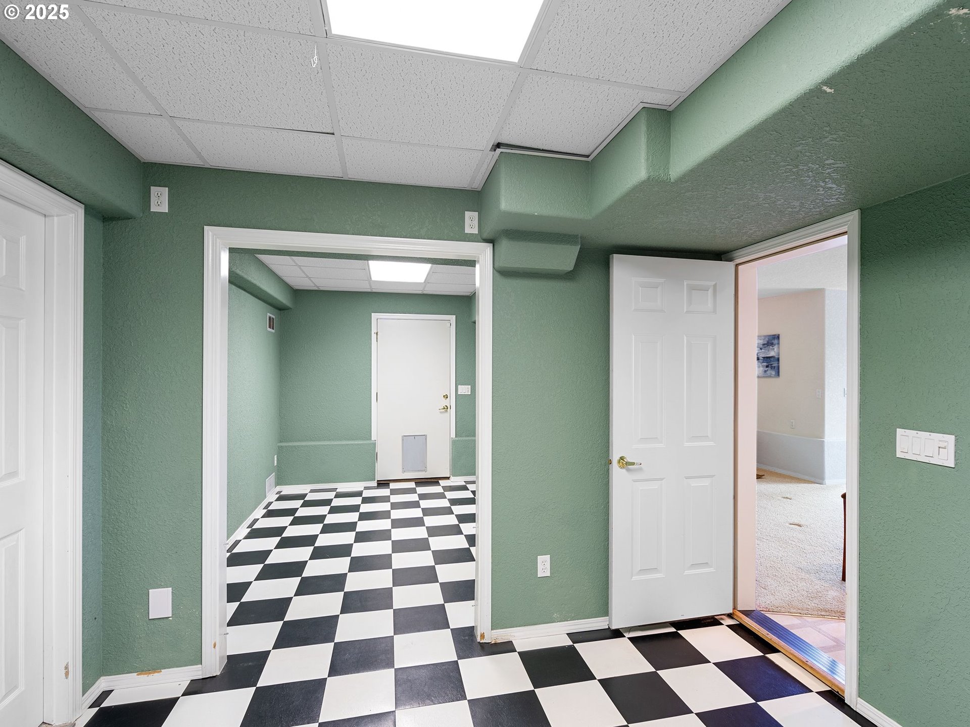 12887 Southwest Ridgefield Lane Portland, OR 97223 - Photo 36 of 45 Gallery Image 36