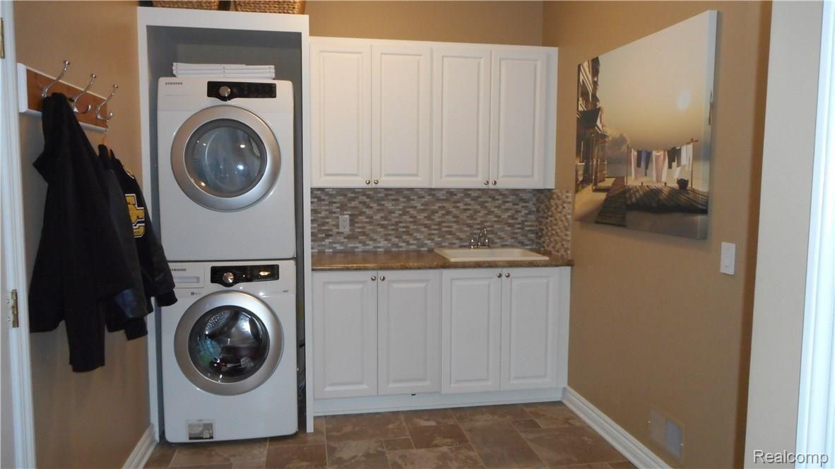 574 Springview Drive Rochester, MI 48307 - Photo 25 of 54 033.JPG
