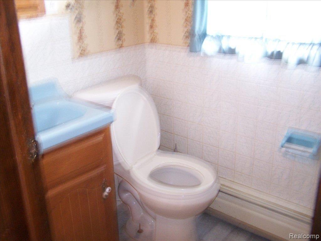 8952 Douglas Road Temperance, MI 48182 - Photo 5 of 8 100_3407