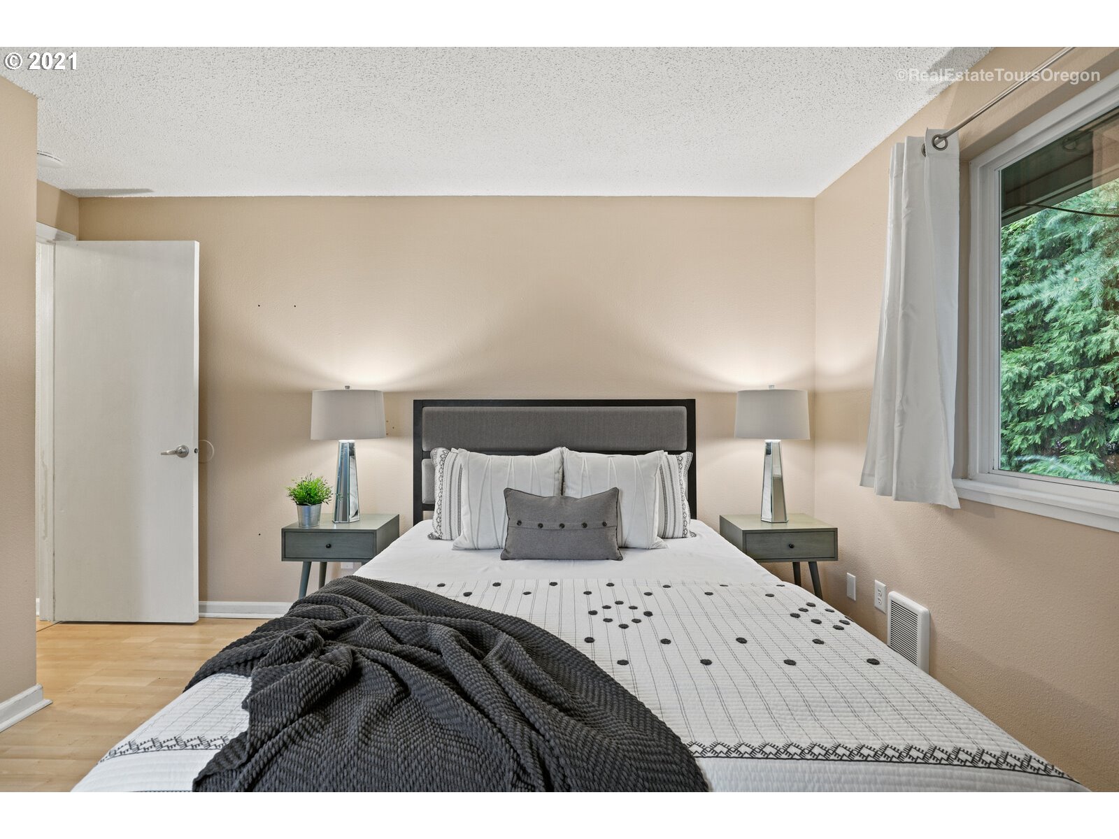 5160 Southwest 180th Avenue, Unit 2 Beaverton, OR 97078 - Photo 23 of 32