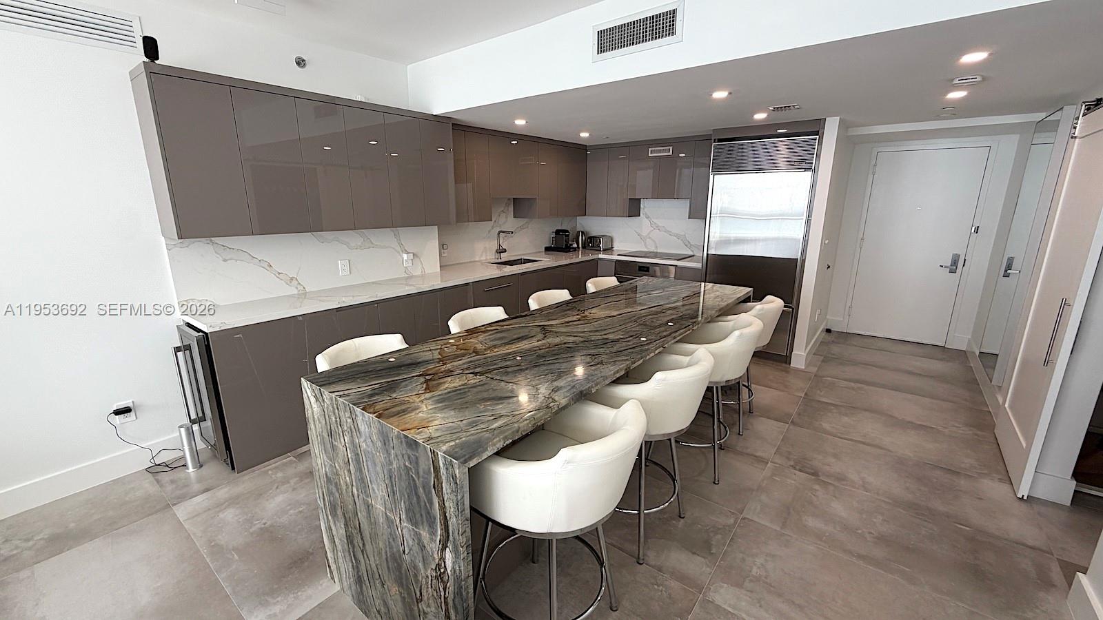 465 Brickell Avenue, Unit 5603 Miami, FL 33131 - Photo 4 of 29