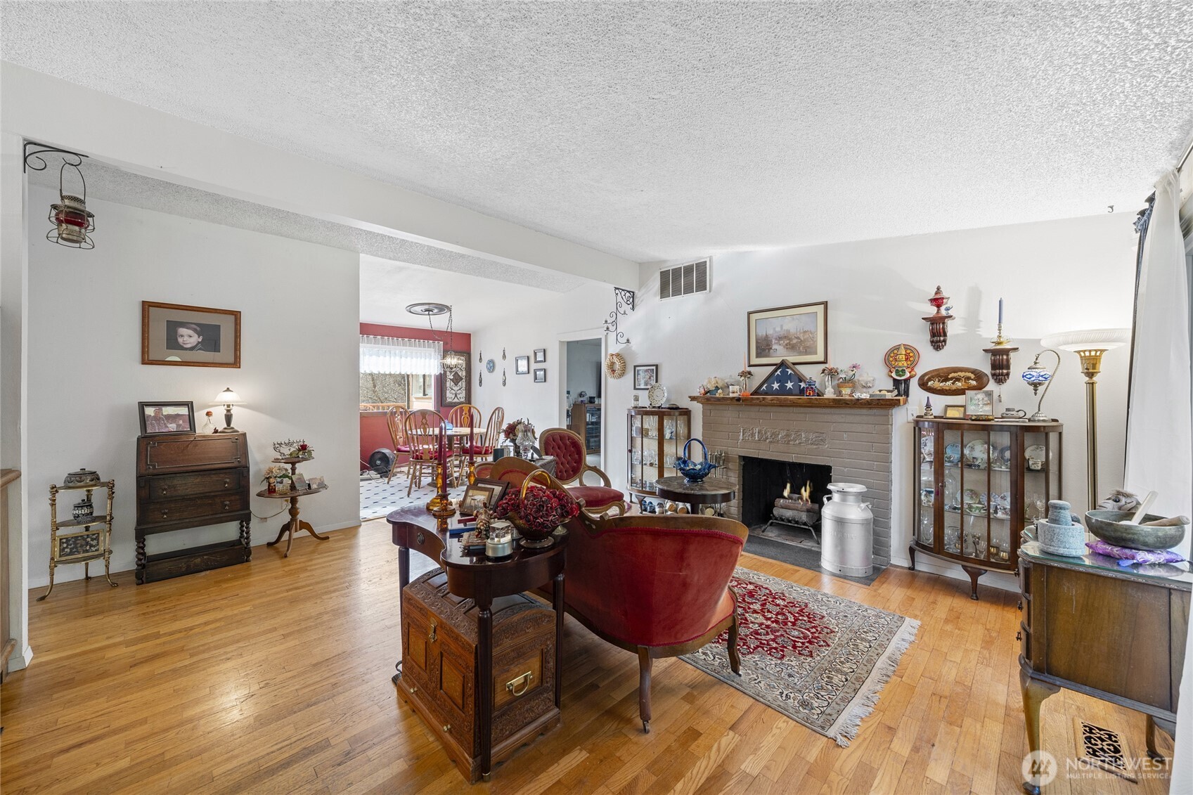 24661 Southeast 224th Street Maple Valley, WA 98038 - Photo 5 of 35