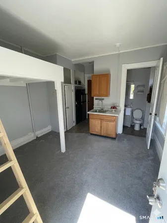 $990 | 51 Broad Street, Norwich, CT 06360