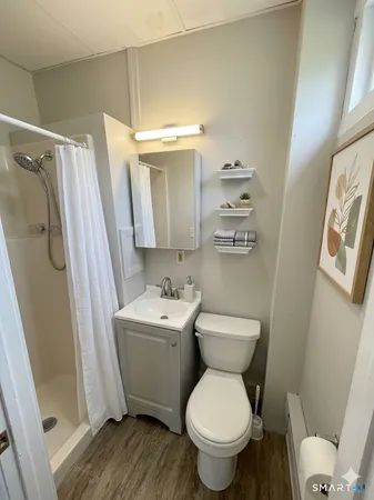 $990 | 51 Broad Street, Norwich, CT 06360