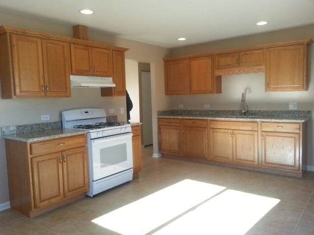 141 Heathgate Road Montgomery, IL 60538 - Photo 2 of 21