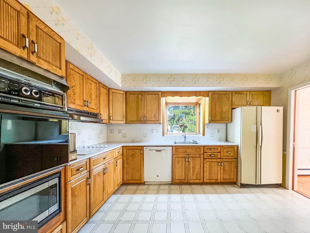 883 Parkwood Road Blue Bell, PA 19422 - Photo 13 of 65 Excellent cabinet space and wall oven