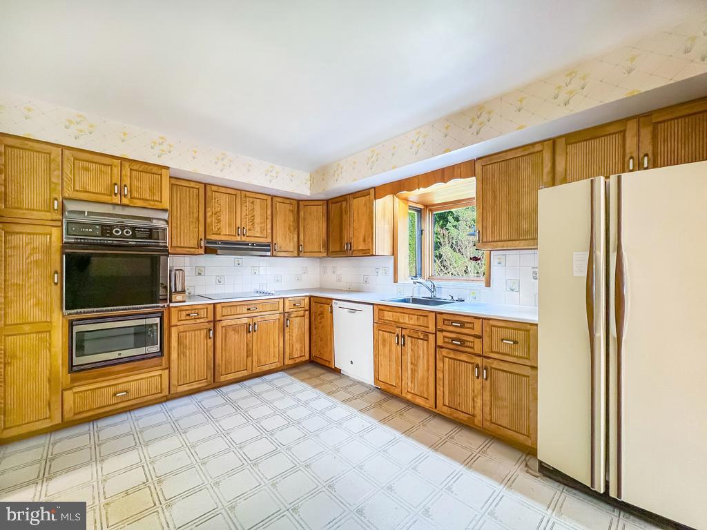 883 Parkwood Road Blue Bell, PA 19422 - Photo 15 of 65 Convenient, built in oven and microwave