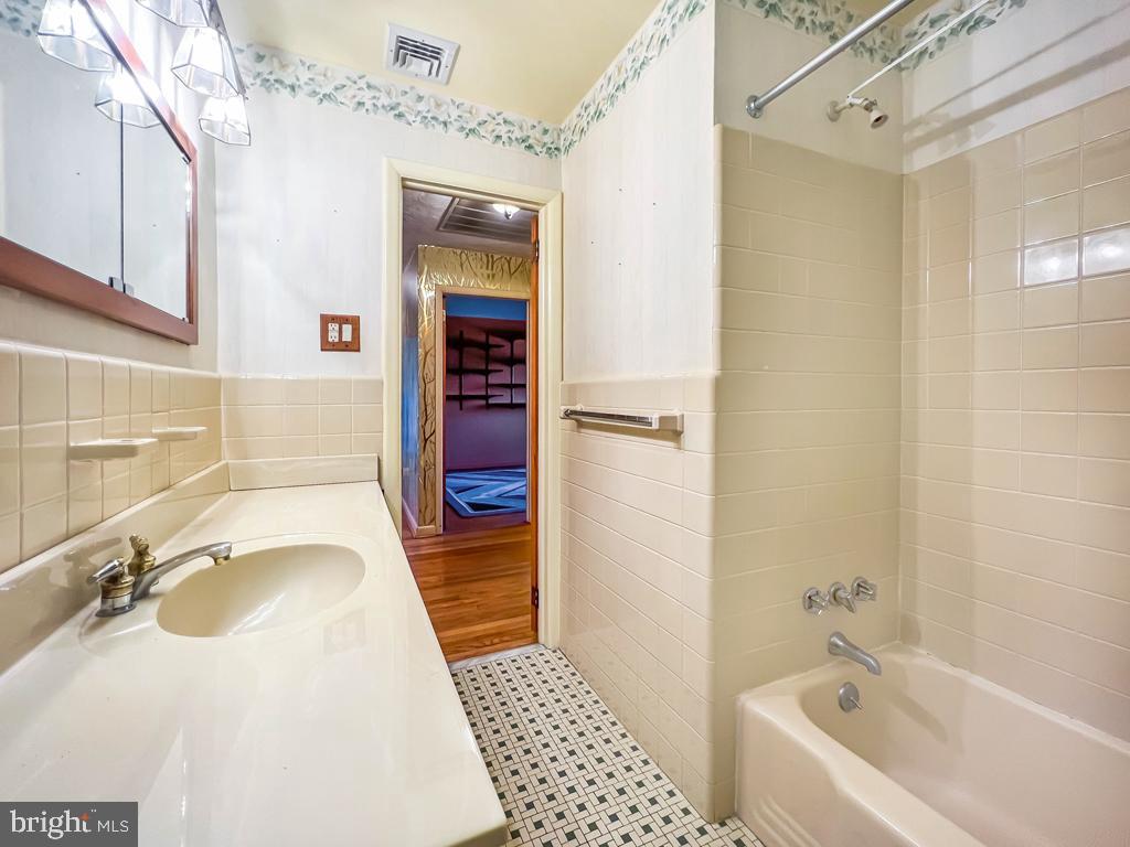 883 Parkwood Road Blue Bell, PA 19422 - Photo 23 of 65 2nd Floor Hall Bath