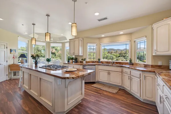 $2,995,000 | 10995 Alto Court, Oak View, CA 93022