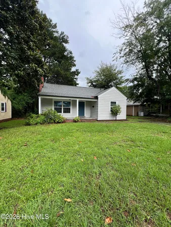 $2,600 | 303 South Oak Street, Greenville, NC 27858
