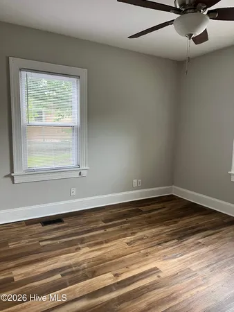 $2,600 | 303 South Oak Street, Greenville, NC 27858