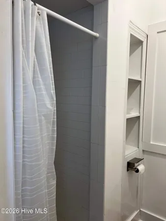 $2,600 | 303 South Oak Street, Greenville, NC 27858