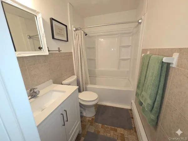 $1,800 | 635 South Street, Unit 4, Highland, NY 12528