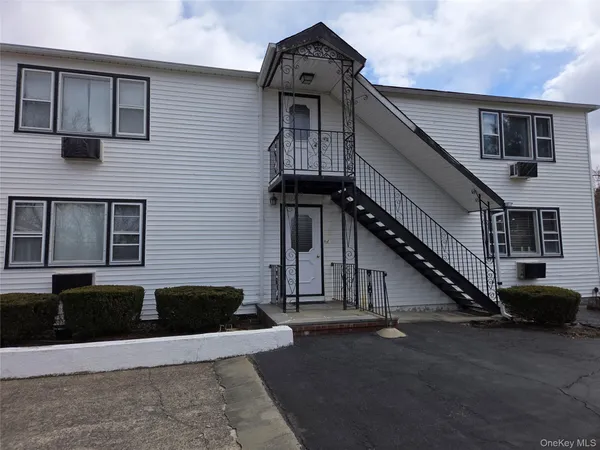 $1,800 | 635 South Street, Unit 4, Highland, NY 12528