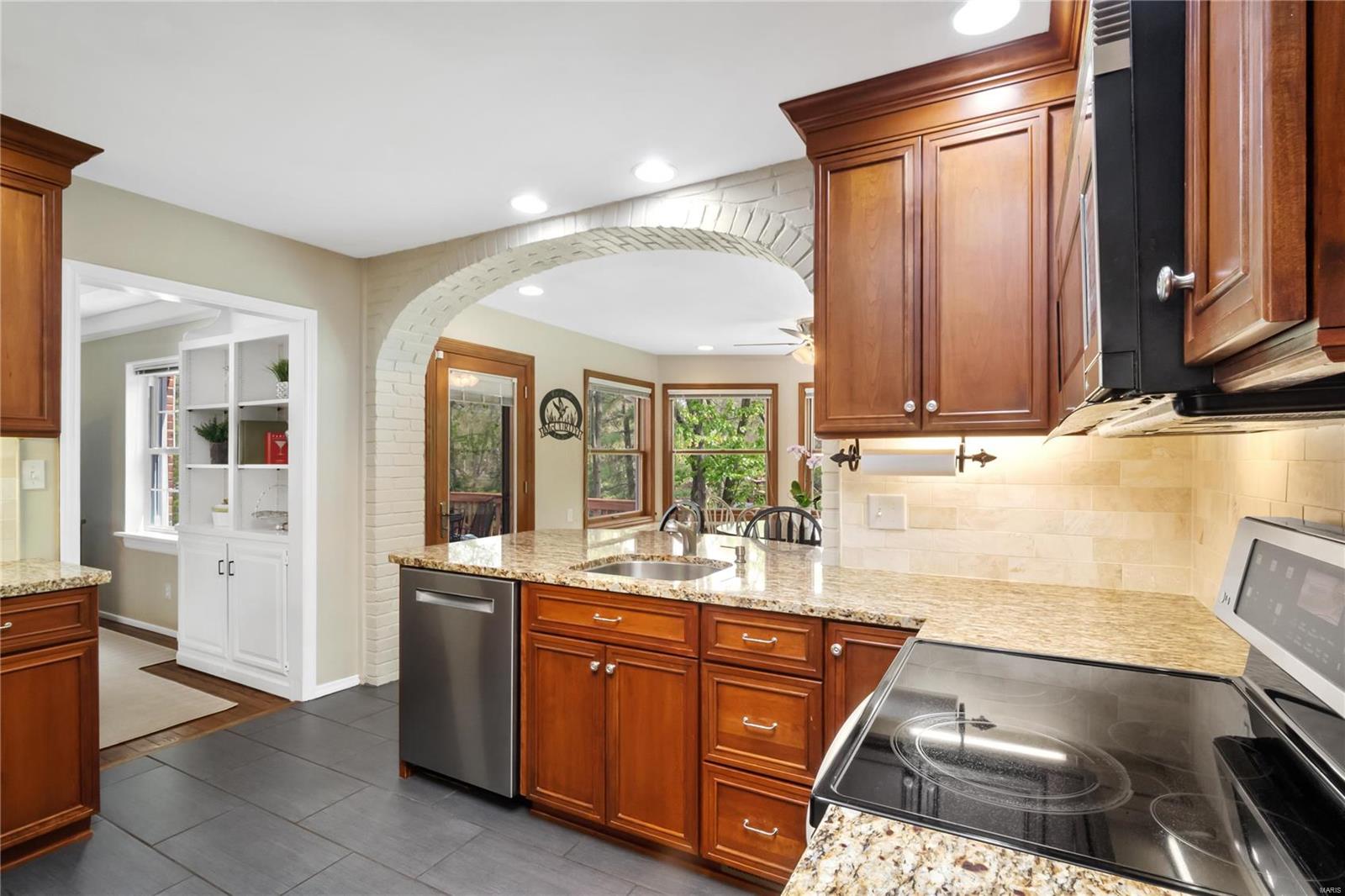 9824 Wild Deer Road Ladue, MO 63124 - Photo 8 of 30
