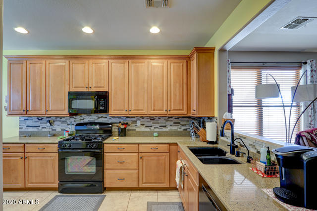 17224 North Rosa Drive Maricopa, AZ 85138 - Photo 10 of 35 11