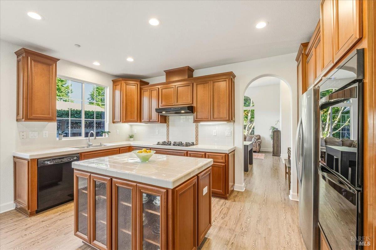 214 Ranch Court Novato, CA 94945 - Photo 10 of 41 Gallery Image 10