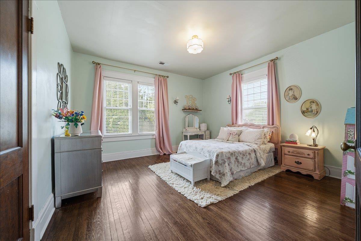 124 Clark Place Memphis, TN 38104 - Photo 25 of 40 a spacious bedroom with a large bed and windows