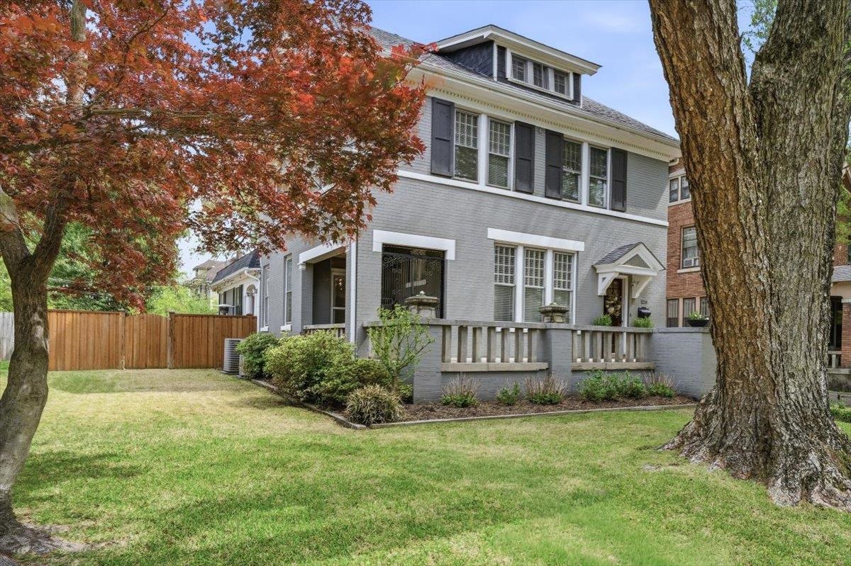 124 Clark Place Memphis, TN 38104 - Photo 39 of 40 a front view of a house with garden