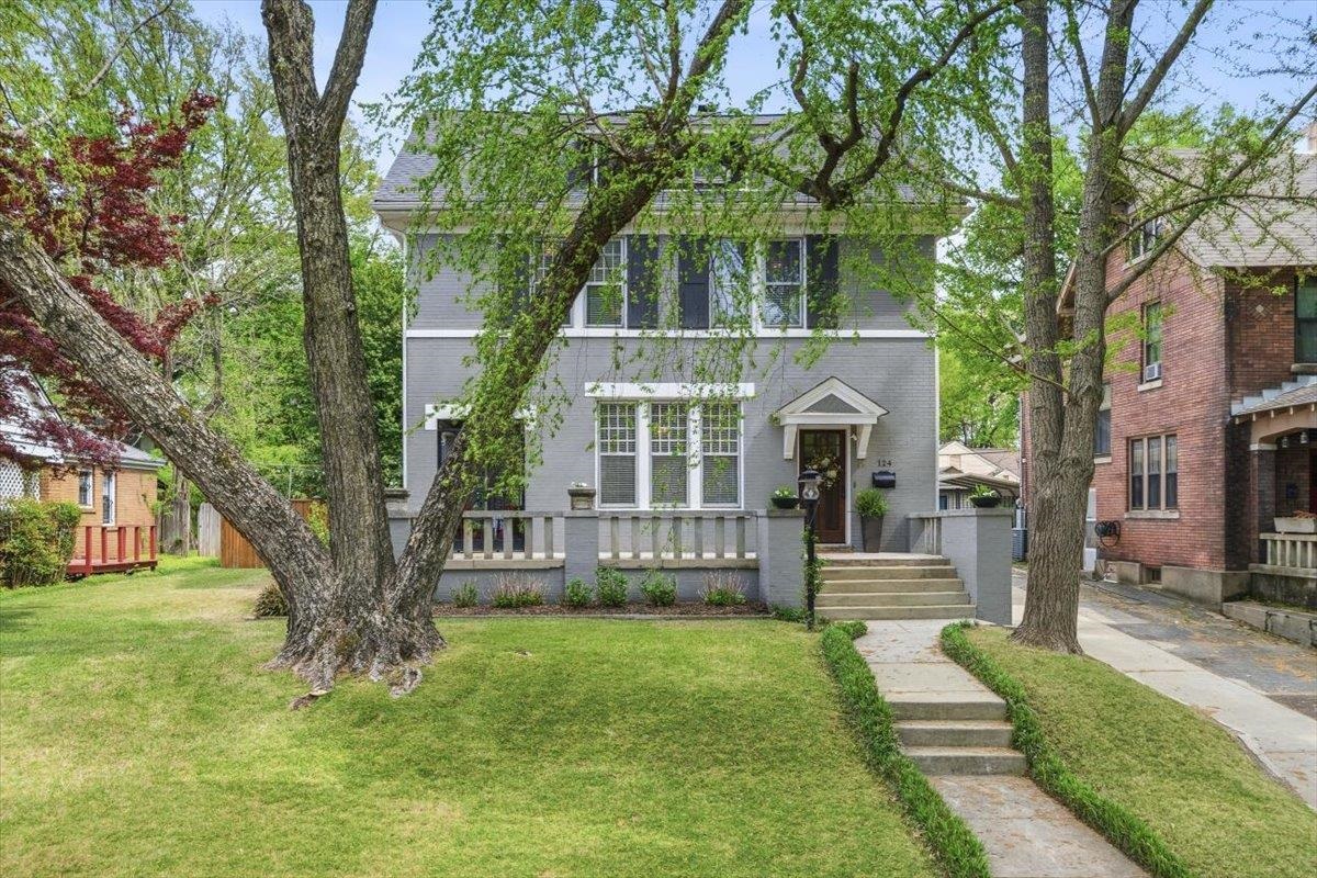 124 Clark Place Memphis, TN 38104 - Photo 40 of 40 a front view of a house with a garden