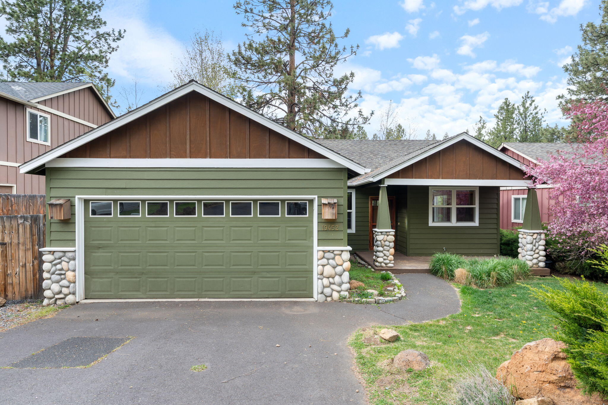 19452 Brookside Way Bend, OR 97702 - Photo 3 of 22 IMG_1796