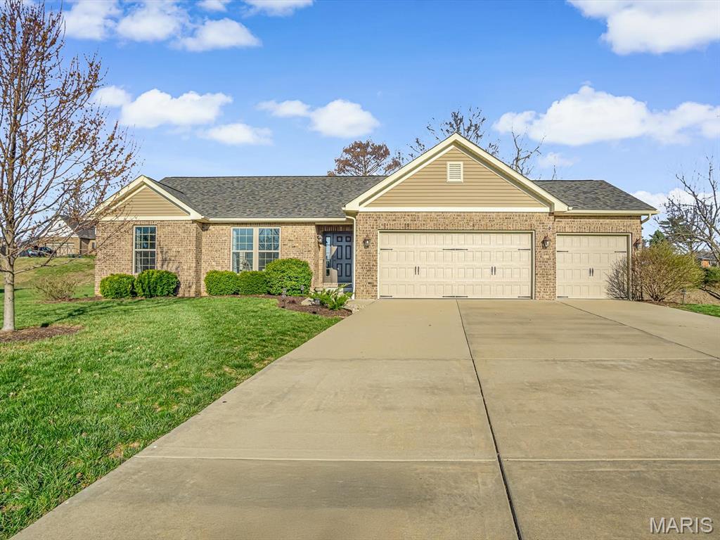 302 Fox Run Drive Columbia, IL 62236 - Photo 2 of 32