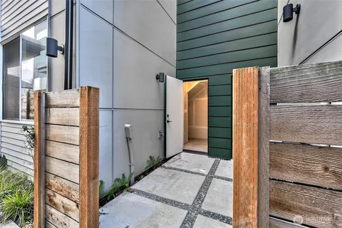 $599,950 | 1605 South Washington Street, Unit F, Seattle, WA 98144