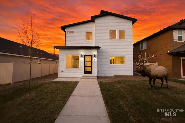 $339,999 | 144 Dovetail Drive, Horseshoe Bend, ID 83629