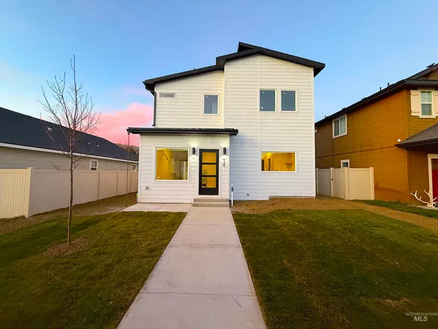 $365,900 | 144 Dovetail Drive, Horseshoe Bend, ID 83629