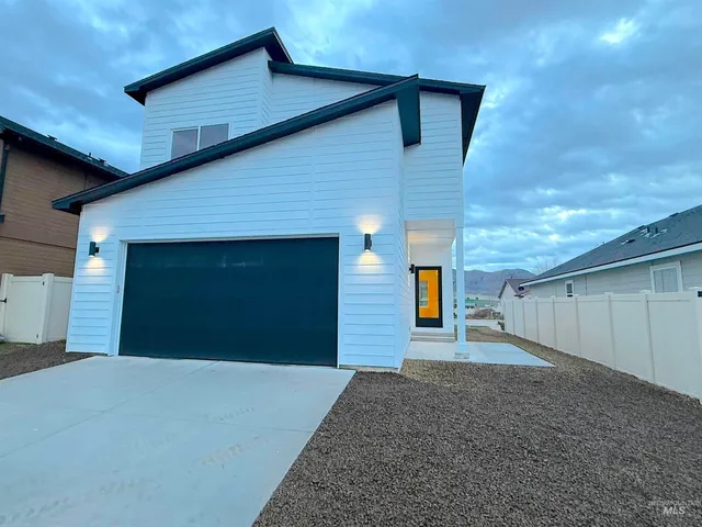 $365,900 | 144 Dovetail Drive, Horseshoe Bend, ID 83629