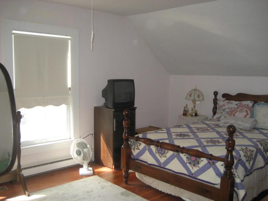 8 Rossiter Street Brandon, VT 05733 - Photo 15 of 19 Gallery Image 15