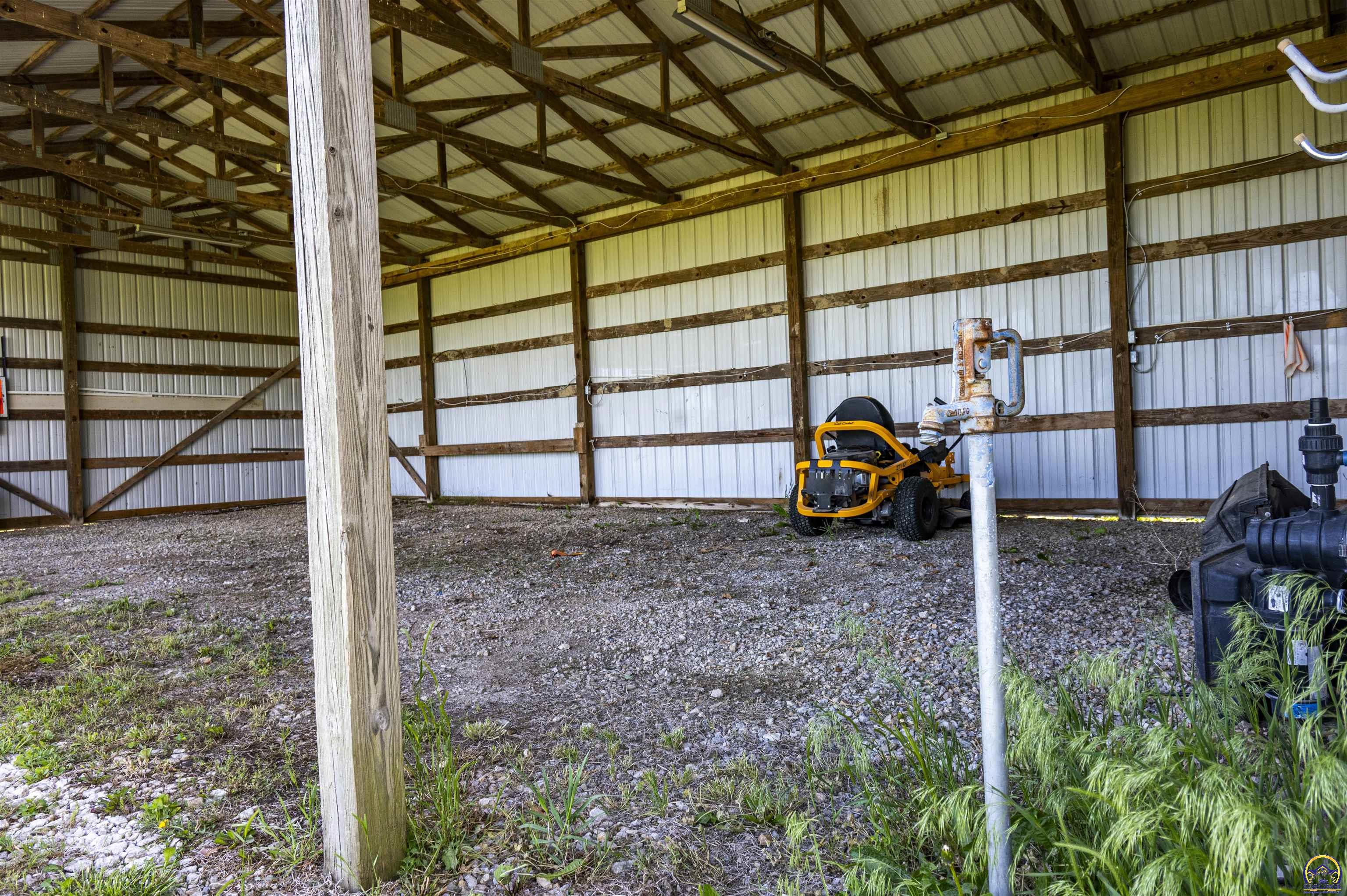 2026 Northwest Douglas Road Topeka, KS 66615 - Photo 13 of 94