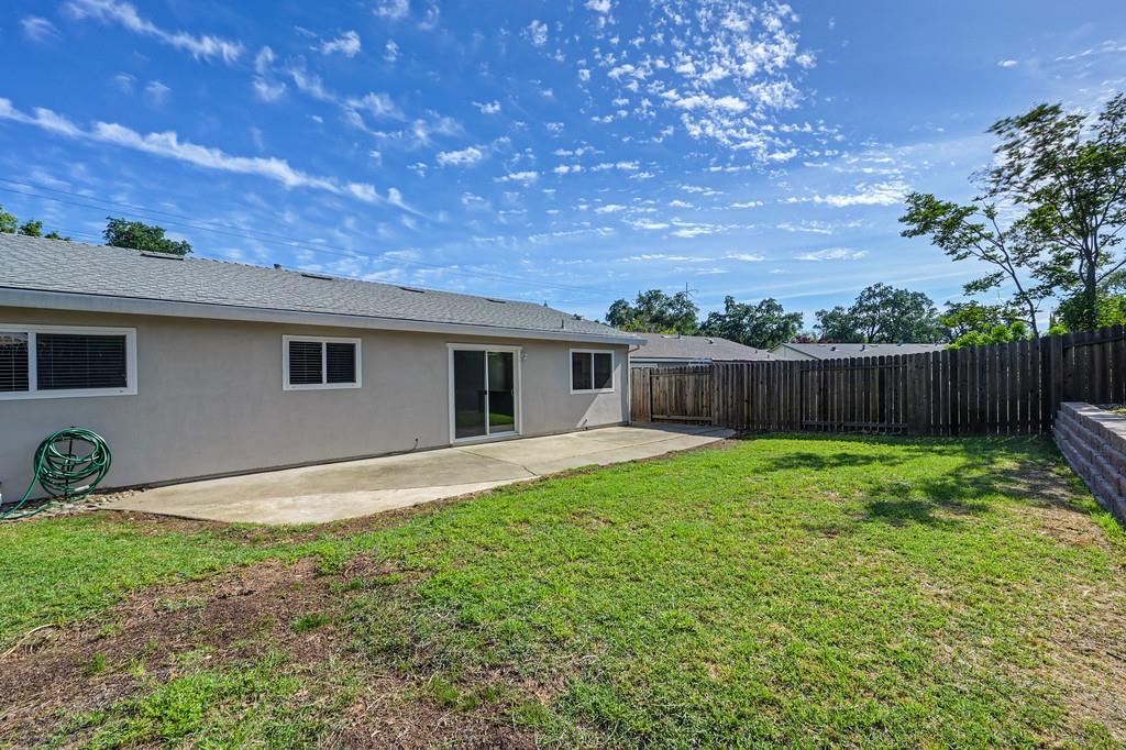 8037 Ruthwood Way Orangevale, CA 95662 - Photo 33 of 37 a backyard of a house with lots of green space