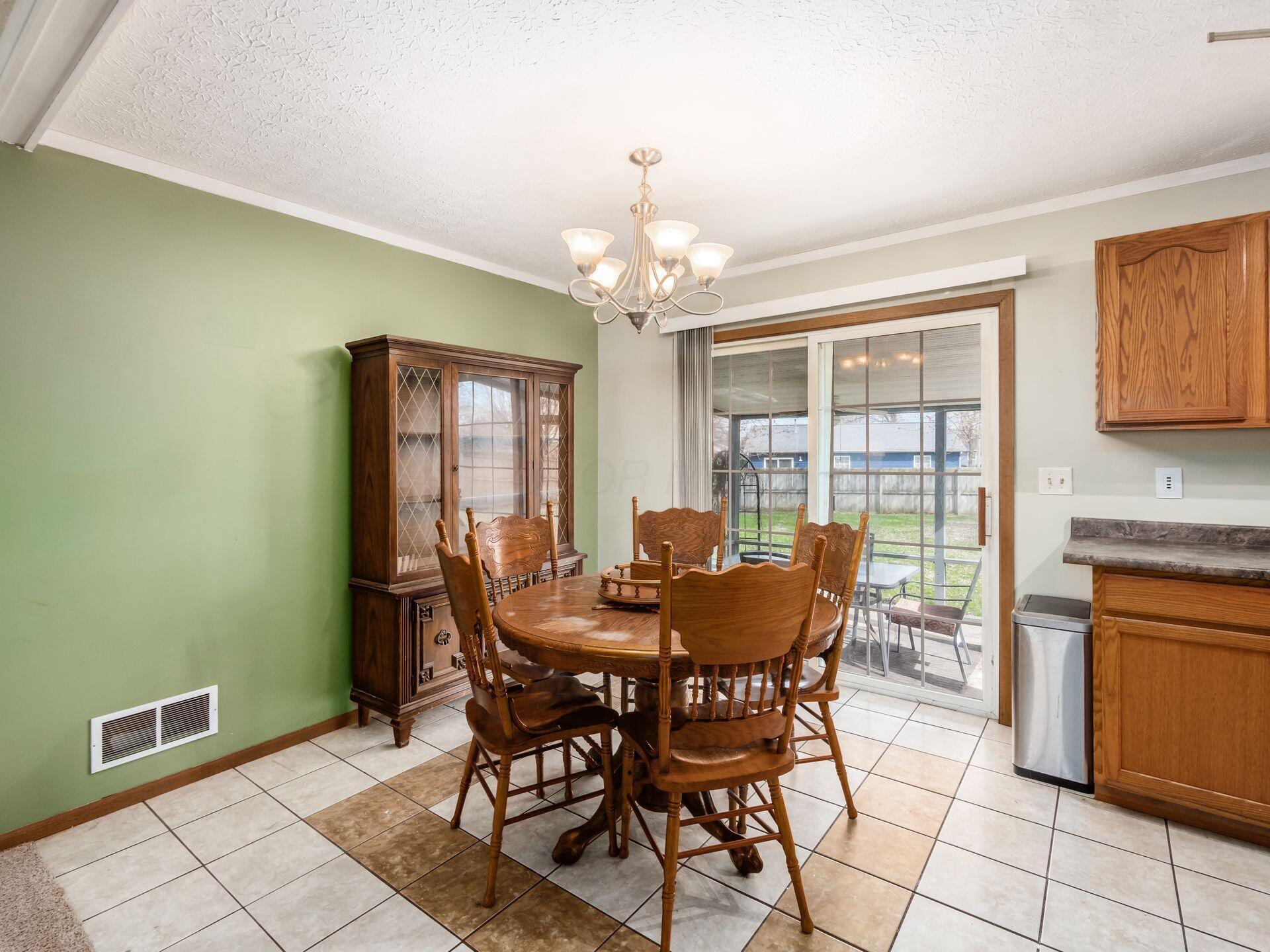 5041 Cook Road Ashville, OH 43103 - Photo 10 of 43 Dining Room