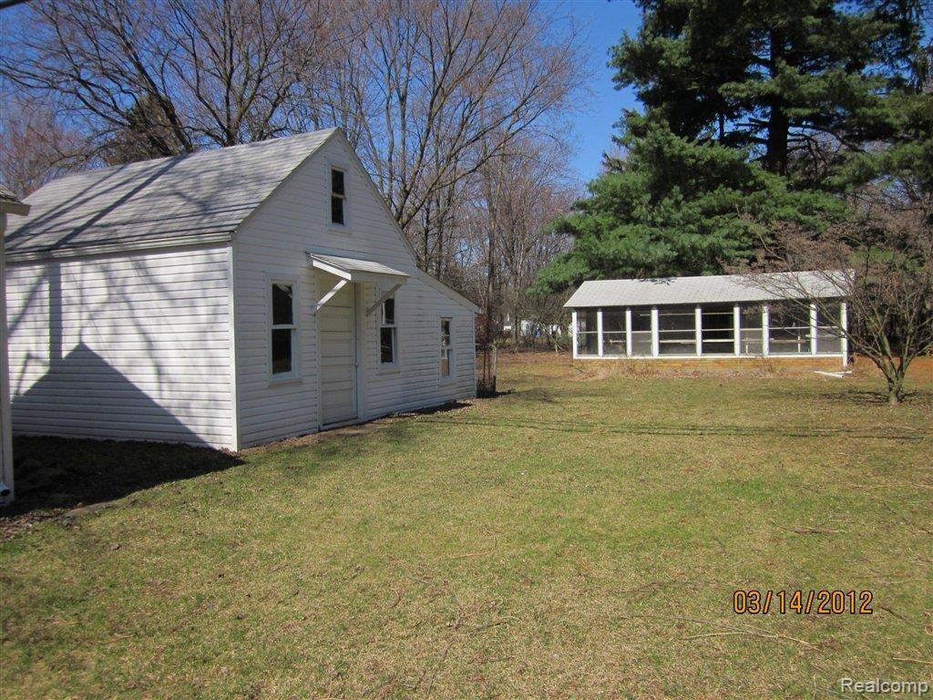 28290 Five Mile Road Livonia, MI 48154 - Photo 5 of 16 Exterior 017.jpg